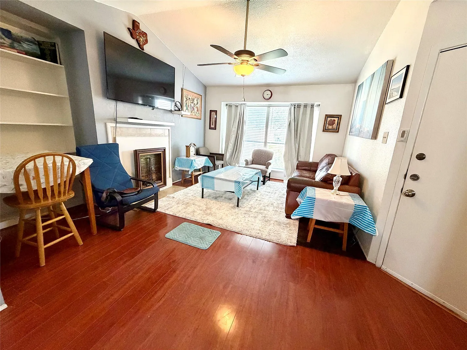 2 bed, 1.0 bath, 835 sqft, $1,500 — Photo 2