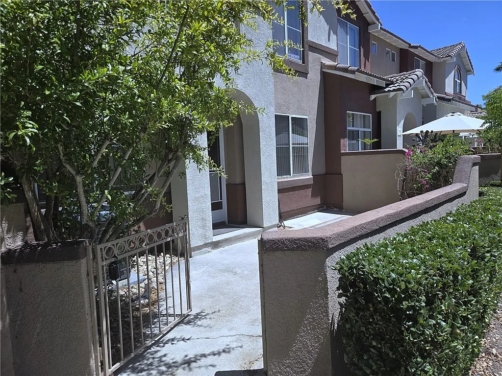 2 bed, 2.5 bath, 1227 sqft, $3,600 — Photo 4