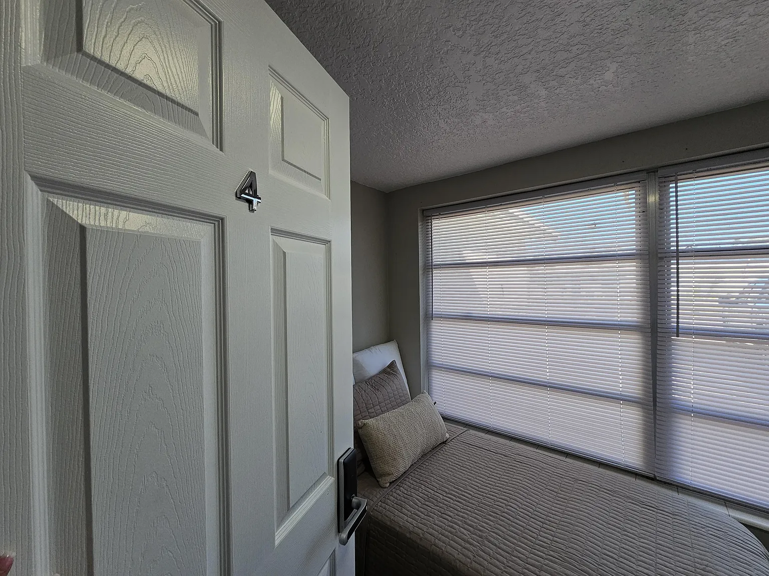 4 bed, 2.0 bath, 1100 sqft, $737 — Photo 3