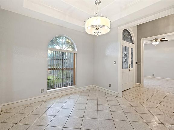 4th image of 317 Bluebird Ave