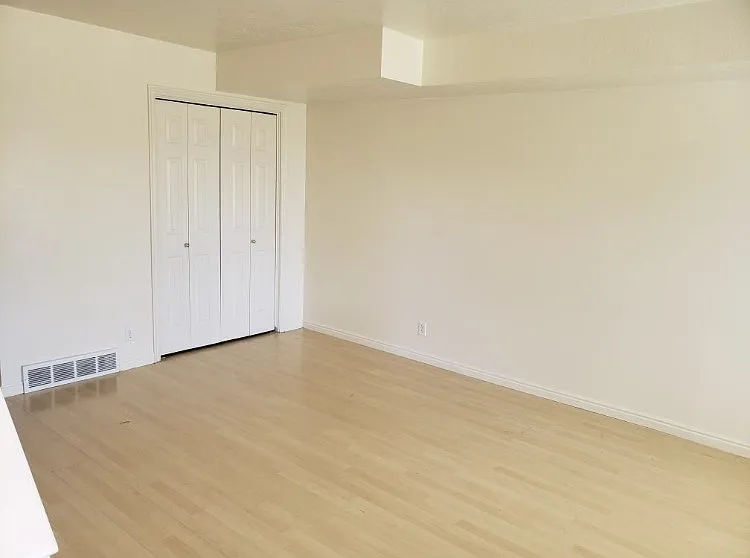 The living room for this townhome is actually carpet. This is an incorrect picture.