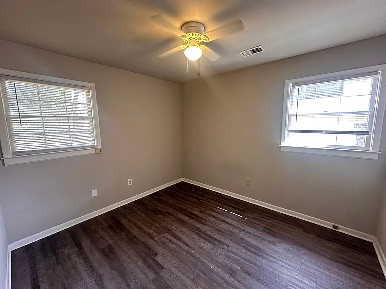 803 Montclair Dr — Photo 6