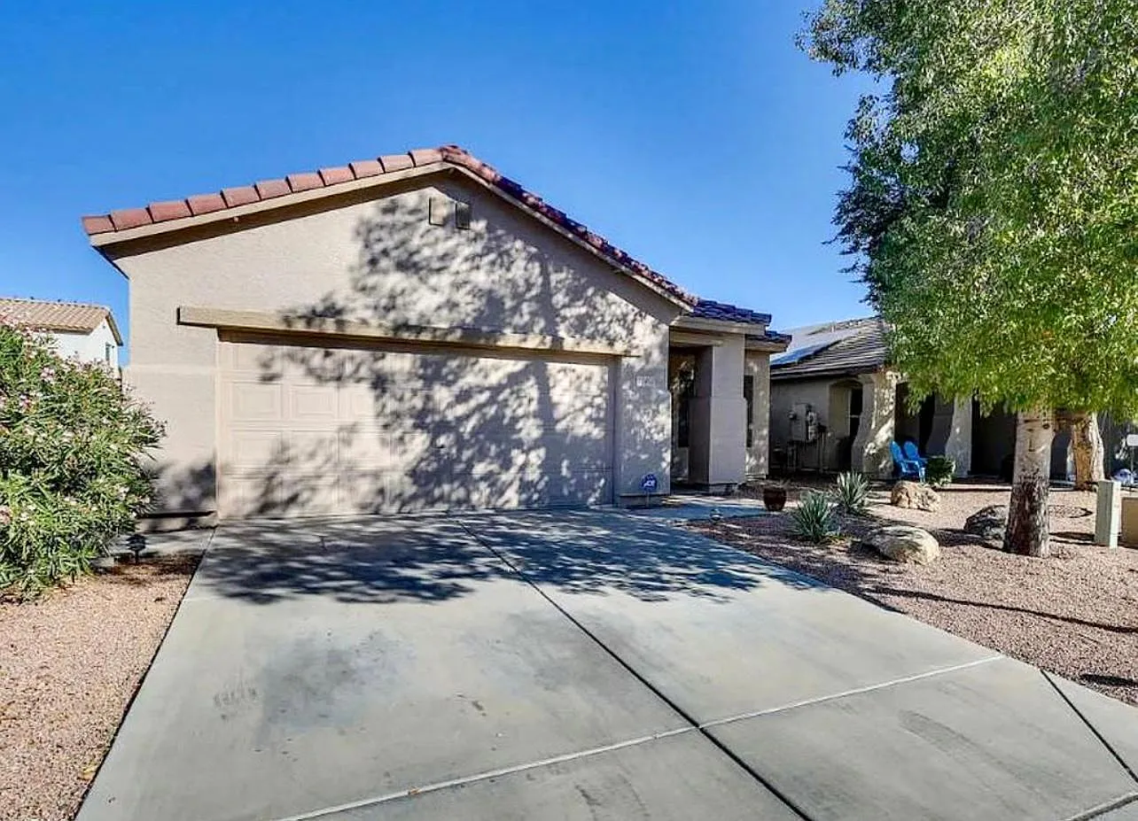 15462 W Sierra St — Photo 1