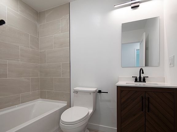 3rd image of 3021-3033 Luna Ave #11744e485
