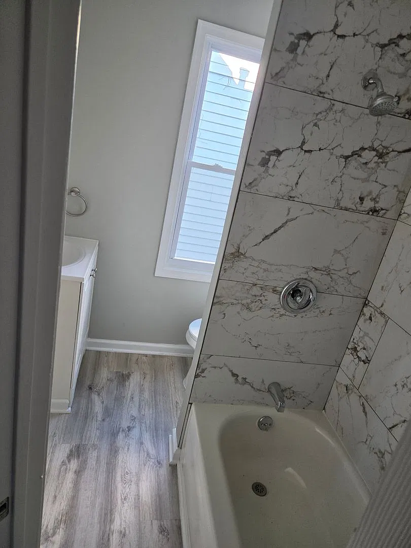 Fully renovated three bedroom townhouse — Photo 2