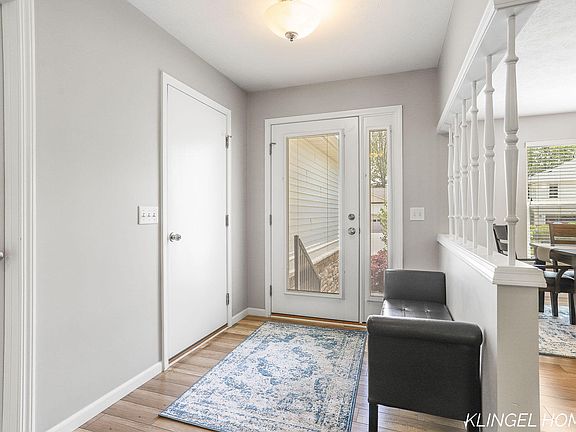 3rd image of 926 N Sandalwood Cir