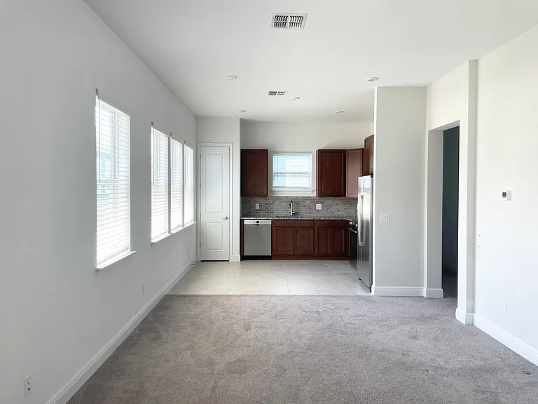 7070 Higgs Aly — Photo 35