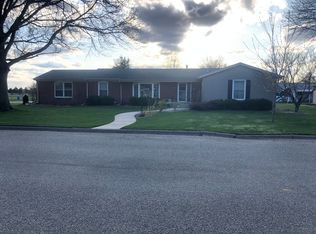 1102 Malibu Dr, Henry, IL 61537