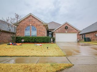 8217 Fall Crest Dr, Hurst, TX 76053