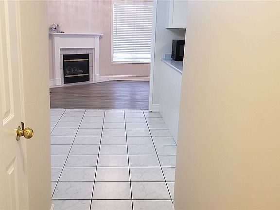 4th image of 32 Yellowood Cir