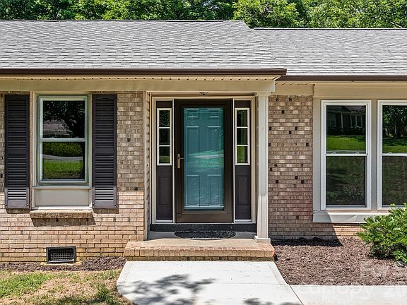 3rd image of 3355 Kingsfield Rd