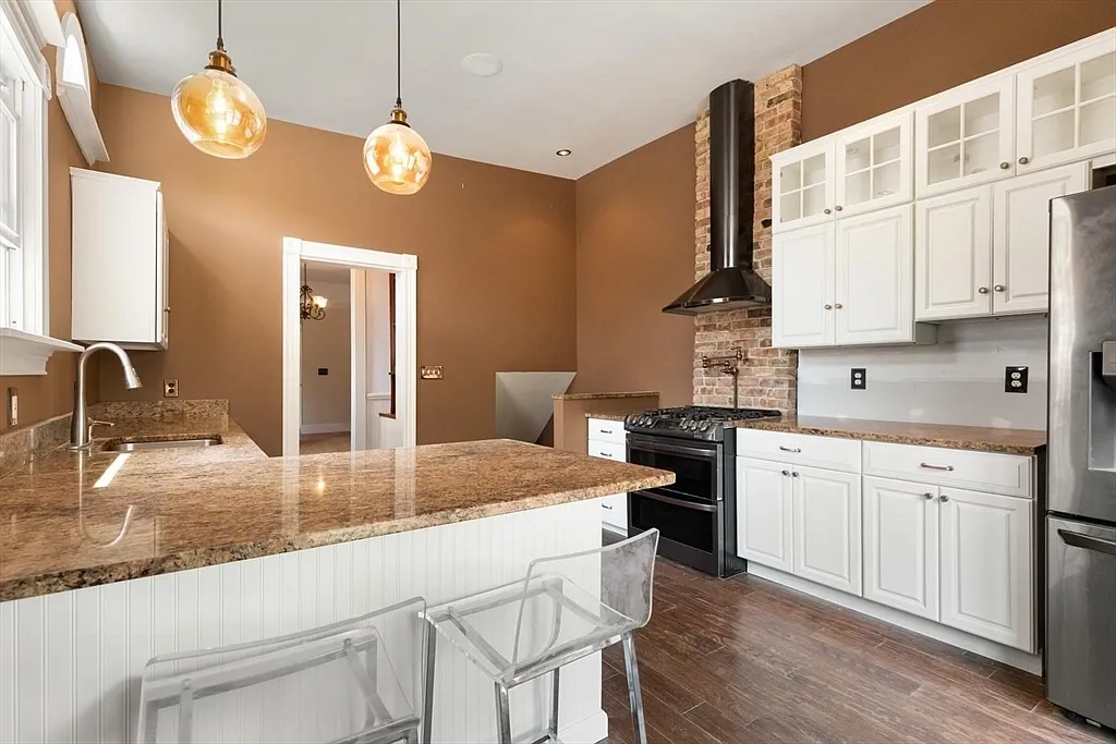4 bed, 4.5 bath, 2264 sqft, $8,000 — Photo 4