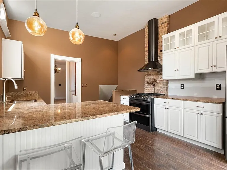 58 G St — Photo 4