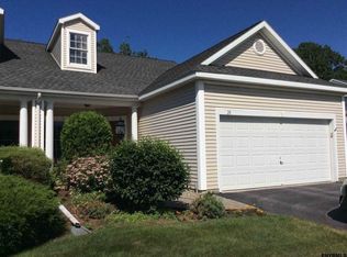 28 Rockrose Dr, East Greenbush, NY 12061