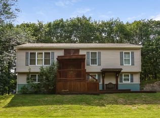 91 Sherow Rd, Pleasant Valley, NY 12569
