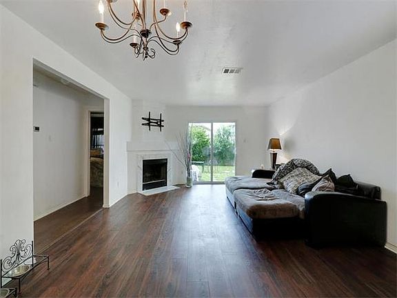 4th image of 1009 Deerhound Pl