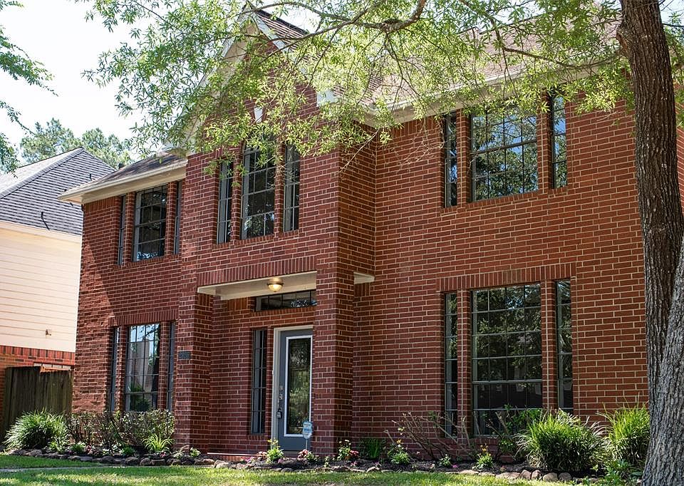 1st image of 2926 Parkwood Dr