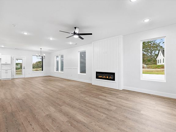 5th image of 2027 Meadow Glen Ct
