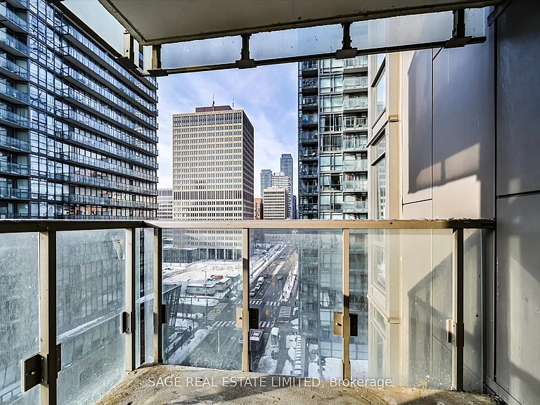 38 Grenville St #902 — Photo 19
