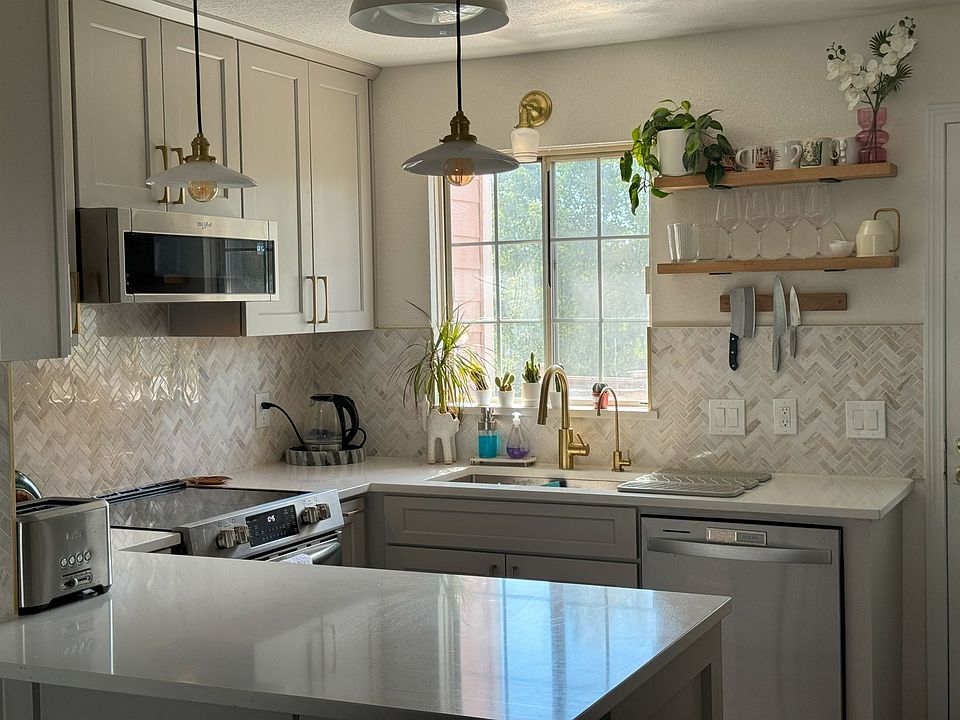 Level 2 - Kitchen
