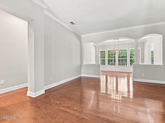 5th image of 1316 CHELSEY Circle