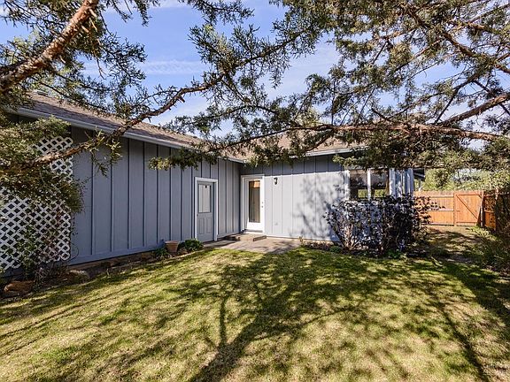 4th image of 61239 SE Fairfield Dr