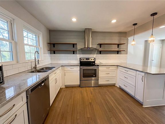 2nd image of 2797 Gresham Rd SE