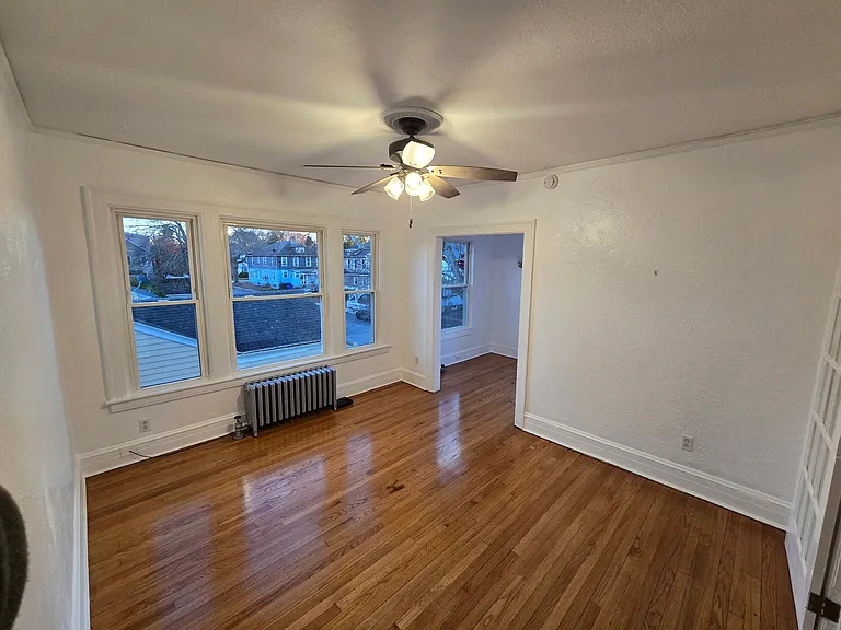12 Sharaf St #4 — Photo 3
