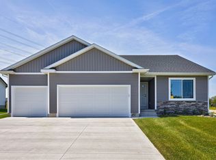 5560 165th St, Urbandale, IA 50323