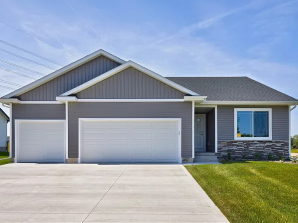 5560 165th St, Urbandale, IA 50323