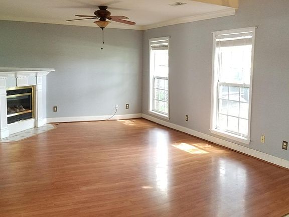 5th image of 204 Westwood Dr