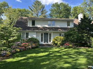 711 Camperdown Rd, Teaneck, NJ 07666