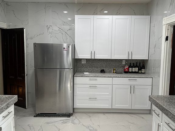 4th image of 74 Sharon St #74