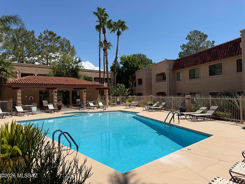 5750 N Camino Esplendora #204