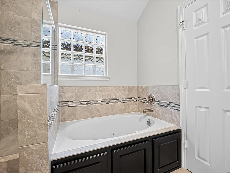 2707 Shadybrook Meadow Dr — Photo 34
