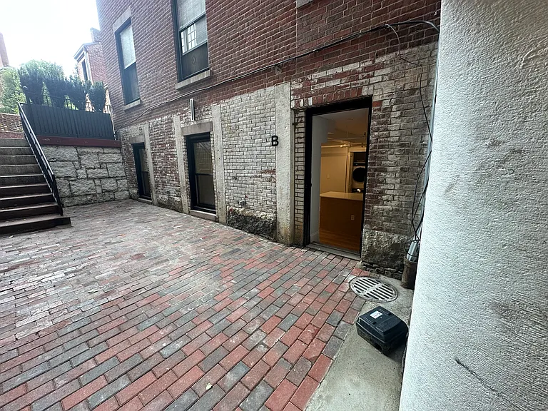 2 Joy St #B — Photo 9