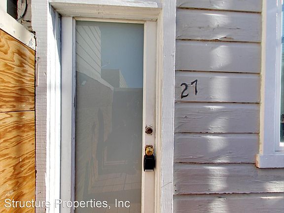 5th image of 220 6th St #27