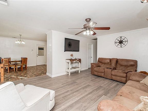 5th image of 9199 Voltaire Ave