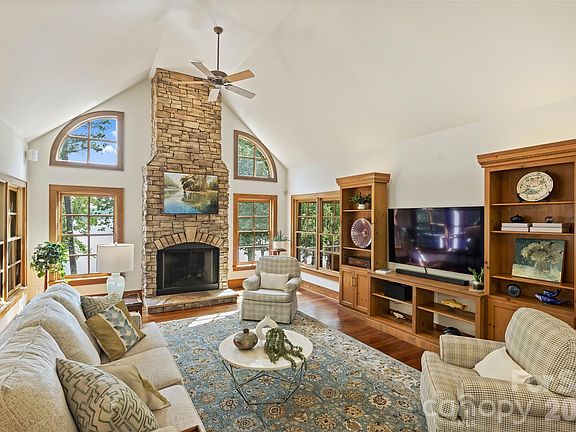 5th image of 602 Pearl Bay Dr