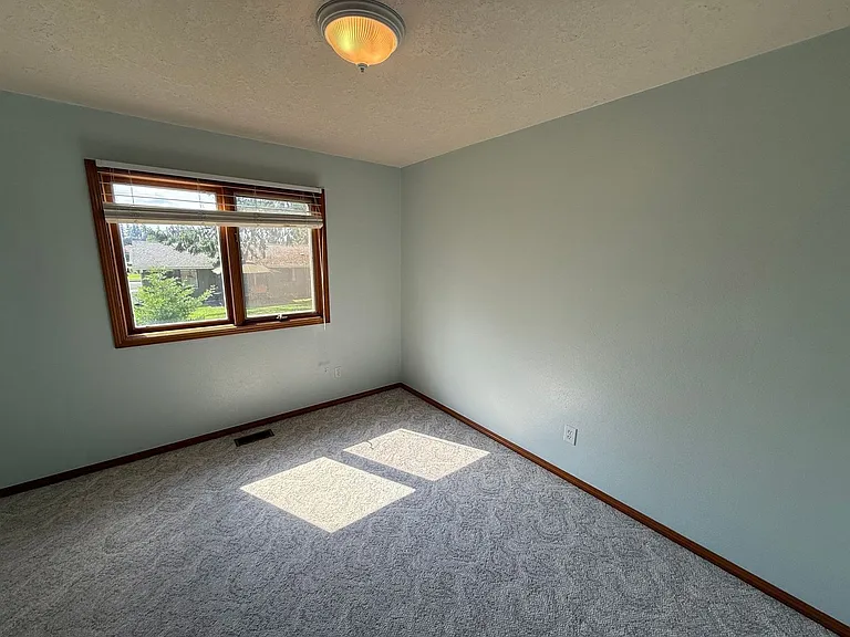 460 SE Conifer Pl — Photo 28