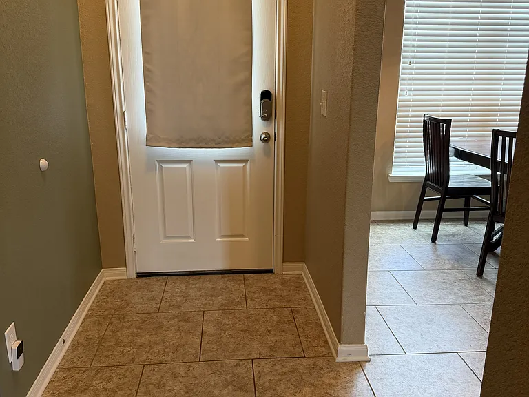 206 Dober St — Photo 2
