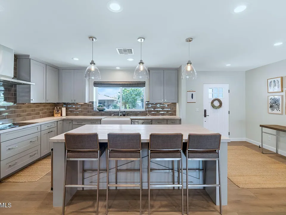6202 E Calle Redonda