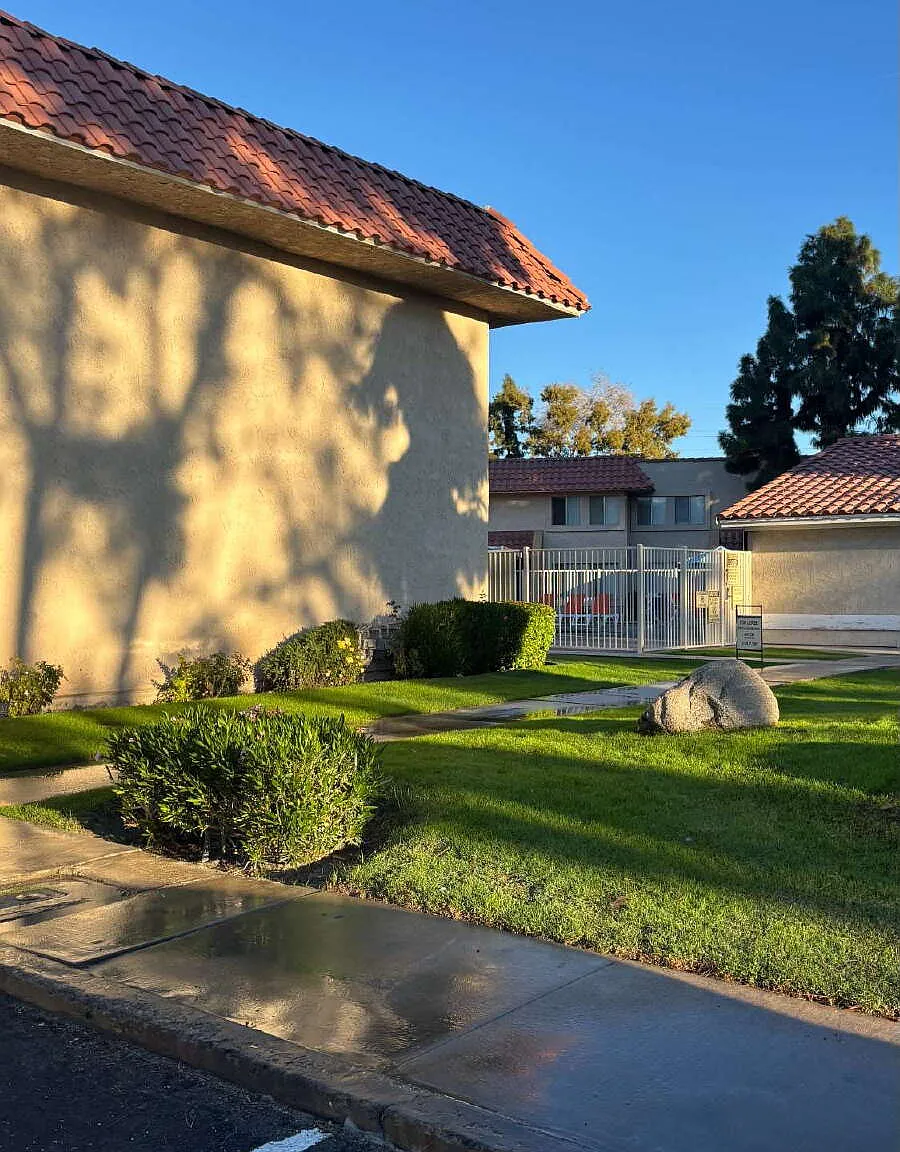 2 bed, 1.5 bath, 1024 sqft, $1,900 — Photo 4