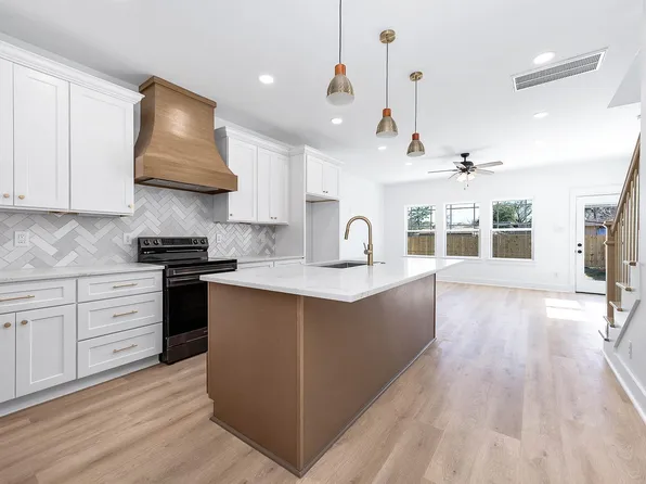 8598 Hoffman St, Houston, TX 77016