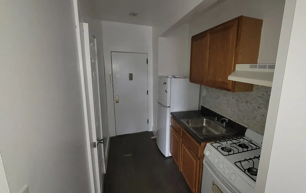 Studio, 400 sqft, $2,604 — Photo 4