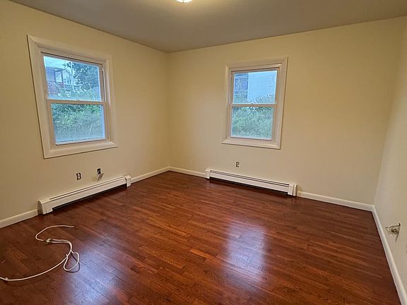 3rd image of 152 Jackson Ave #1