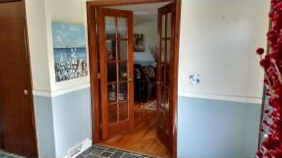 4th image of 19 Elmwood Dr