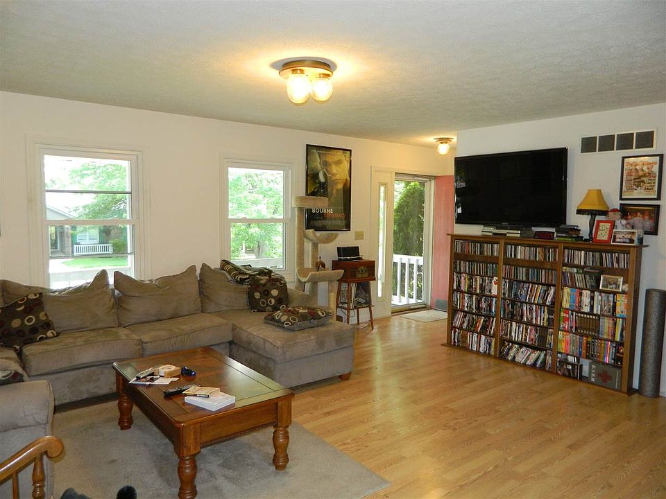 1st image of 818 W Rosewood Dr