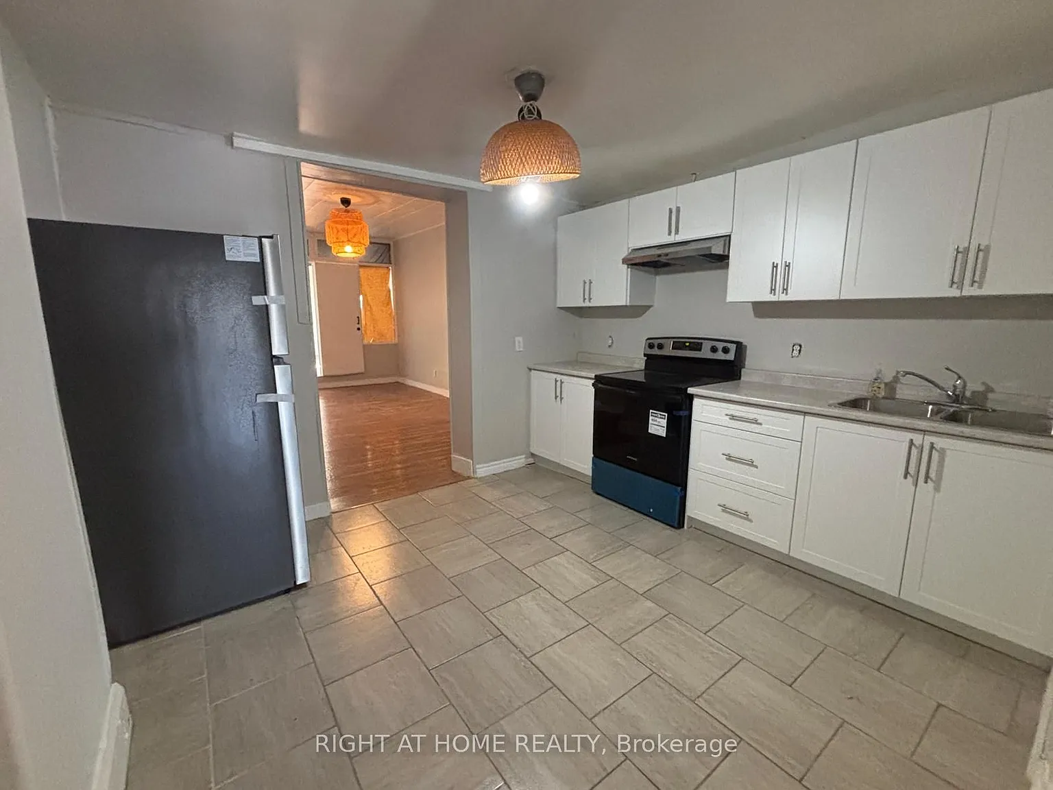 3 bed, $2,500 — Photo 1