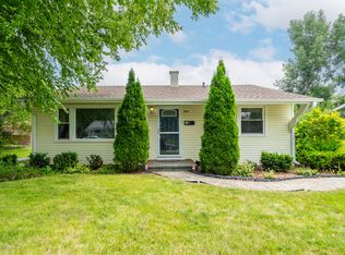 7025 Lowell Dr, Carpentersville, IL 60110